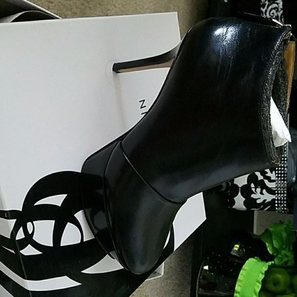 Like new Bootie/Shoes - Picture 3 of 4